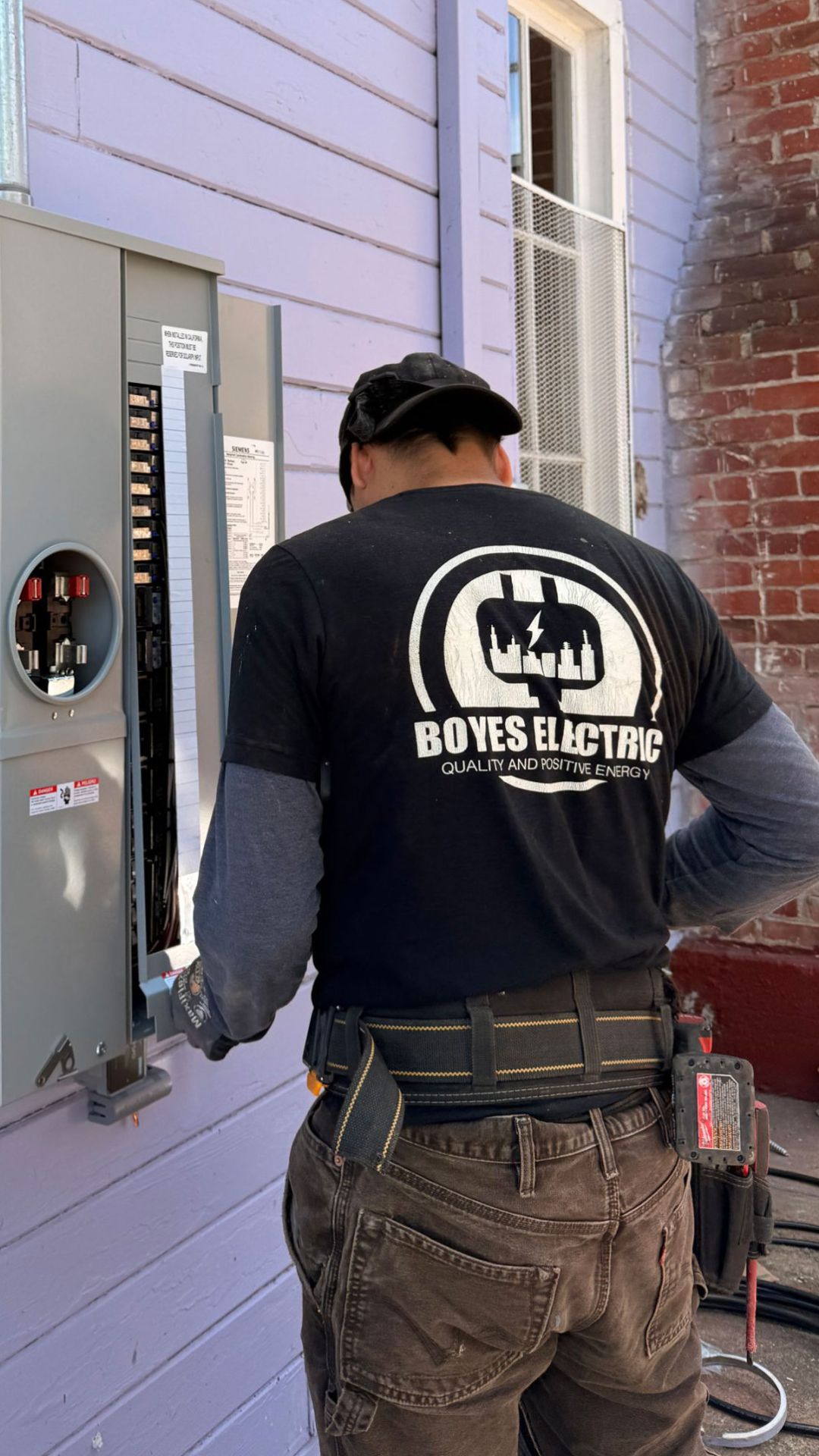 Boyes Electric electrican installing a new electrical panel in a residential home in Oakland, CA